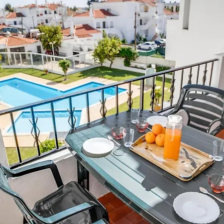 Spacious T3, Pool View Balcony, Oura Apartamento *