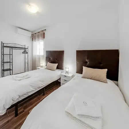 Spacious T3, Pool View Balcony, Oura