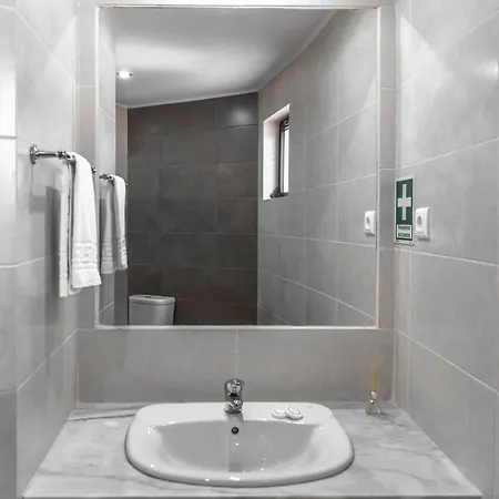 Spacious T3, Pool View Balcony, Oura Albufeira