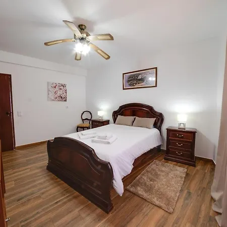 Spacious T3, Pool View Balcony, Oura *